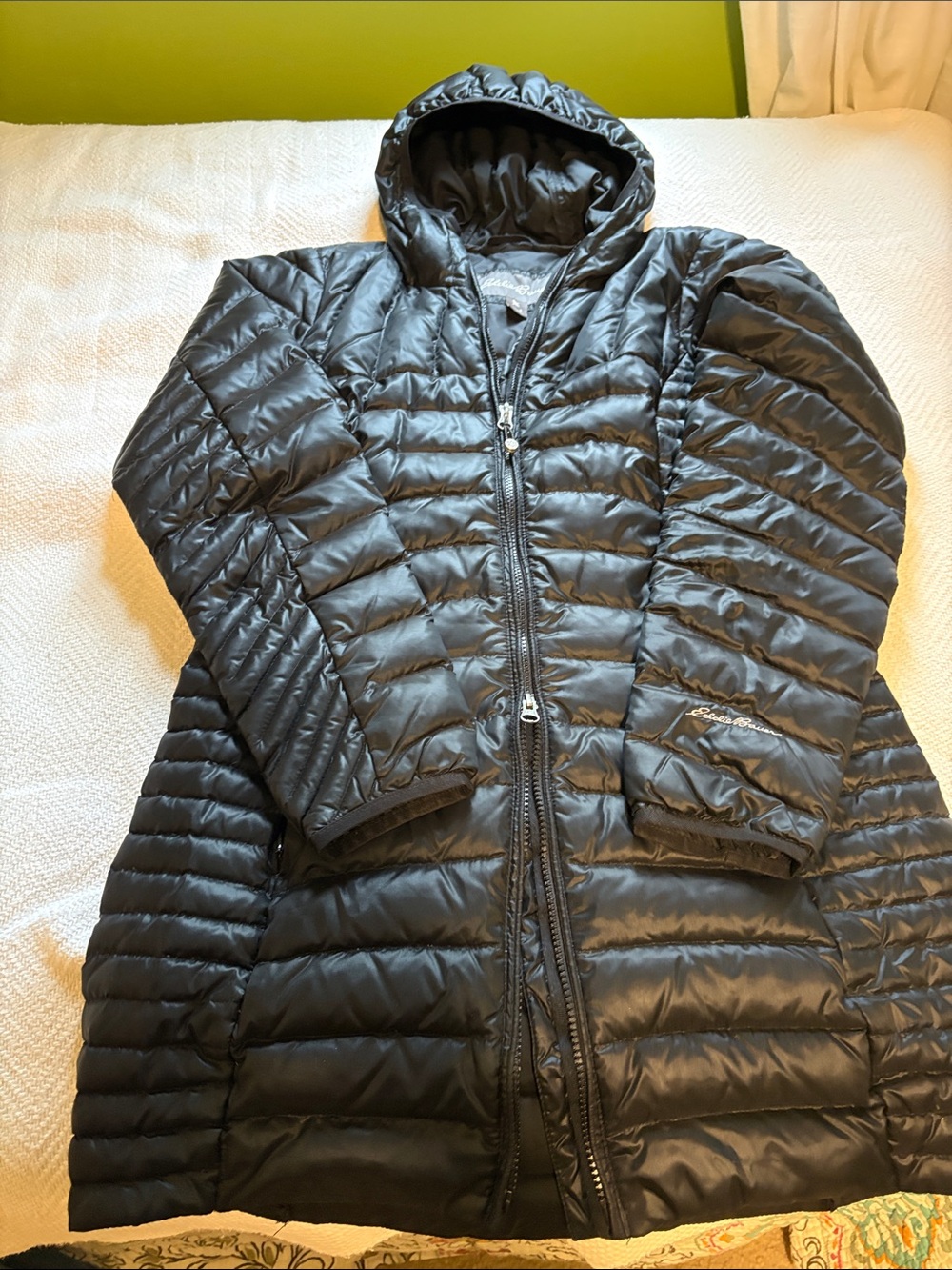 Eddie Bauer small down black coat  EUC!